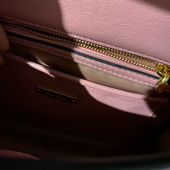 Pink miumiu handbag with straps - Picture 3 of 7